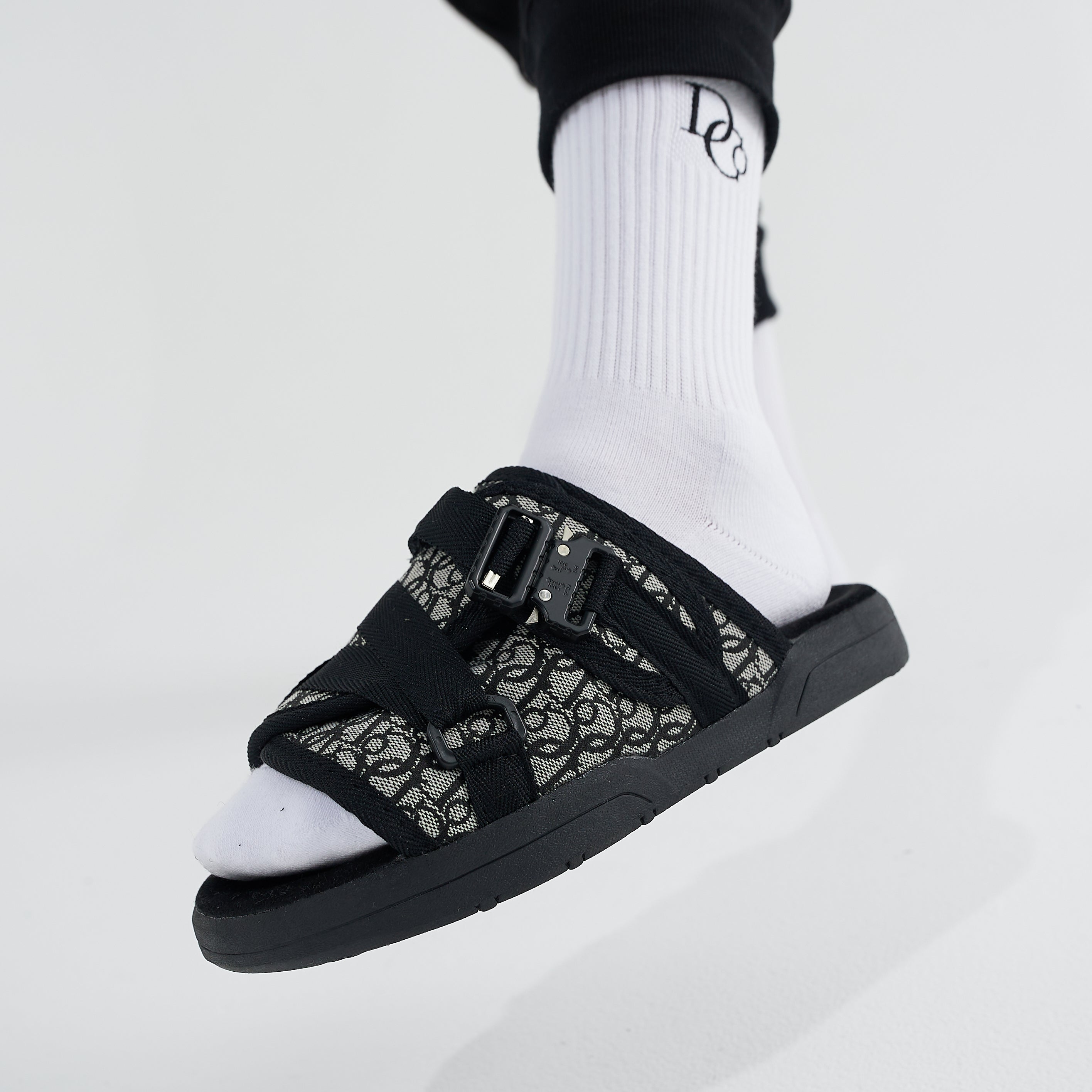 DracoSlides Comfortable Luxurious Slides For Men & Women Black
